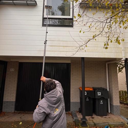 Reinigen elementen en installeren van vogelwering woning Heerhugowaard September 2024