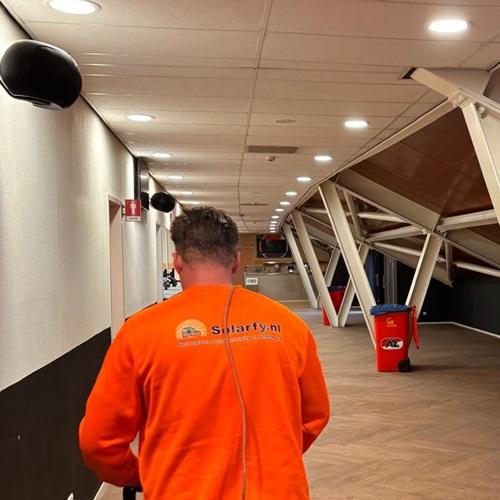 Calamiteiten schoonmaak werkzaamheden rondom het AFAS AZ stadion in Alkmaar November 2024