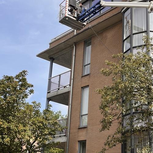 Reinigen en impregneren betonnen elementen rondom appartementencomplex in Alkmaar juli 2024